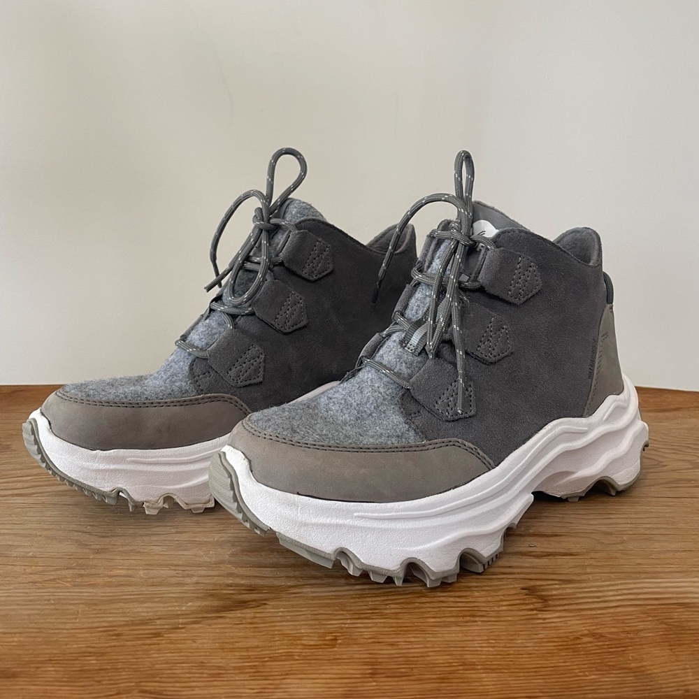 Sorel Kinetic Breakthru Caribou Sneaker Boots Grey Lace Up Winter Women's Sz 7